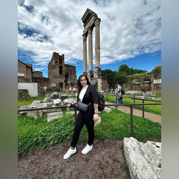 Meet your posher - Picture 4 of 9